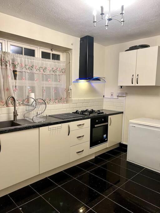 2 Bedroom Flat In Vauxhall, 伦敦 外观 照片
